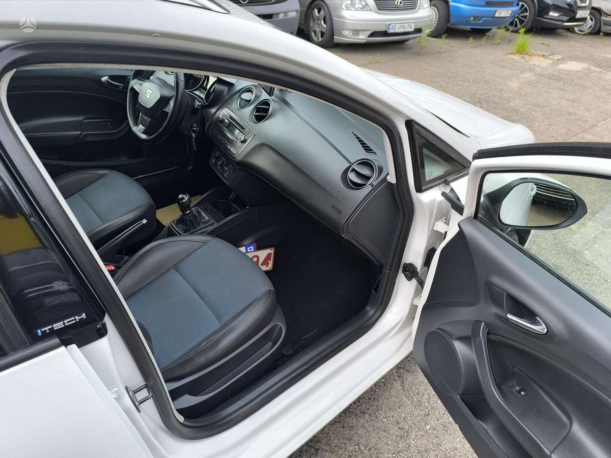 Seat Ibiza 2014 — photo 10