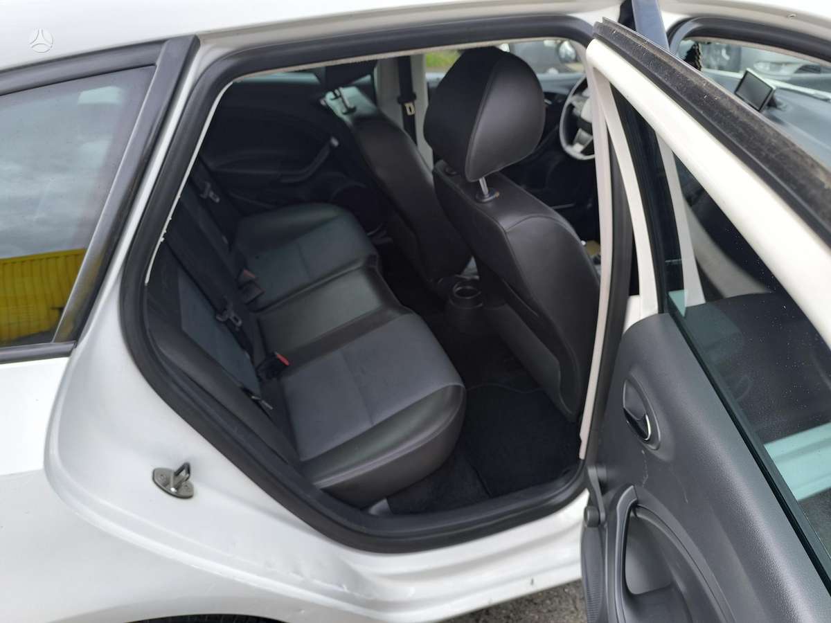 Seat Ibiza 2014 — photo 12