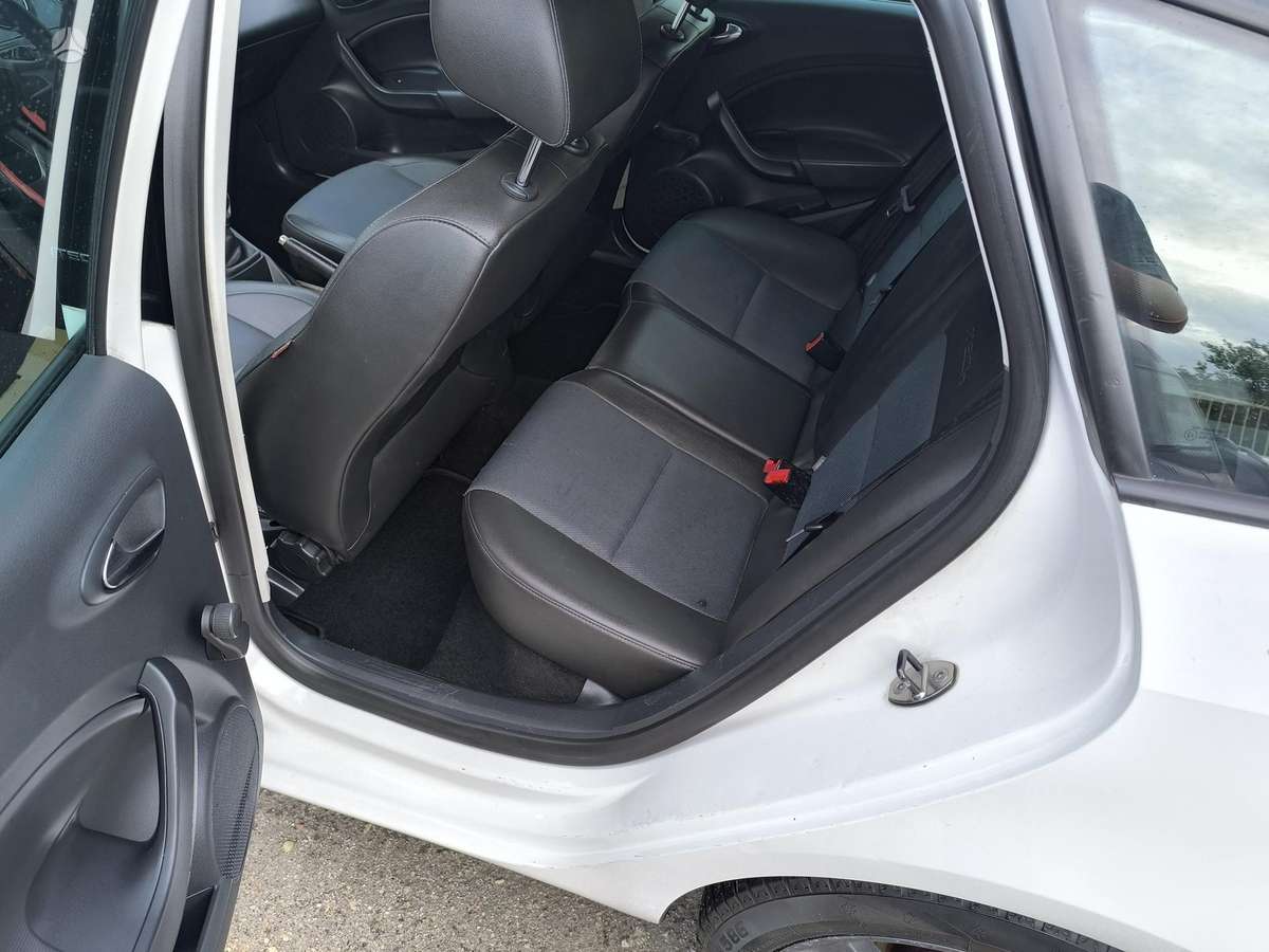 Seat Ibiza 2014 — photo 13