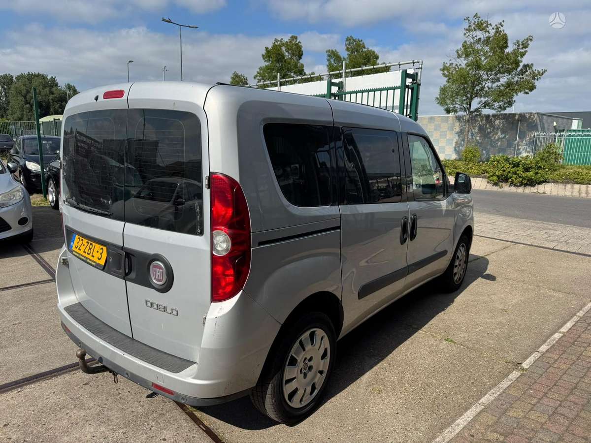 Fiat Doblo 2012 — rear view