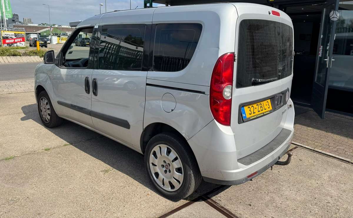 Fiat Doblo 2012 — interior