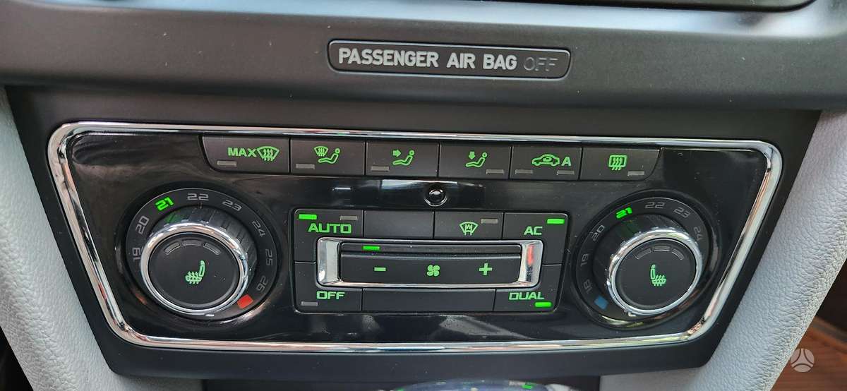 Skoda Superb 2011 — photo 12