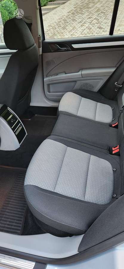 Skoda Superb 2011 — photo 16
