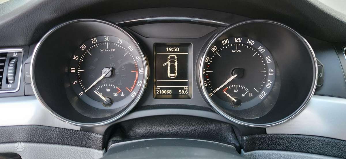 Skoda Superb 2011 — photo 8