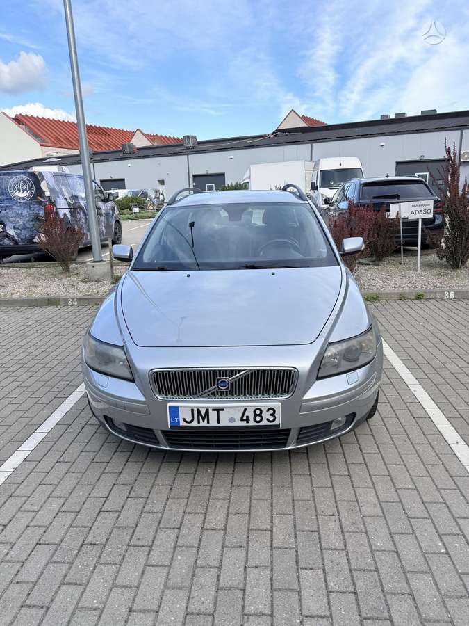 Volvo V50 2006 — салон