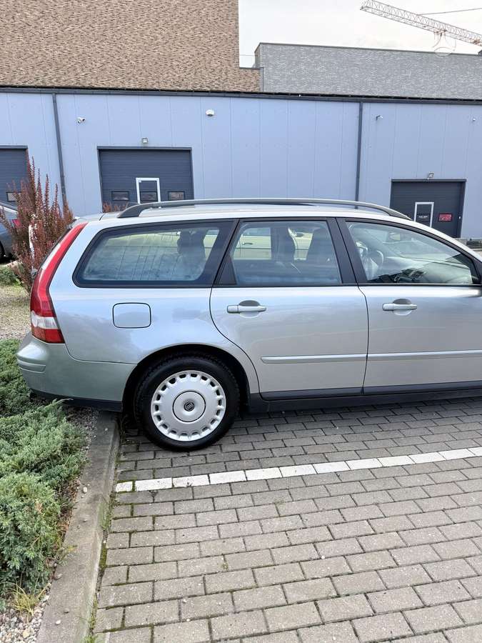 Volvo V50 2006 — двигун 2400 cm³, 179 HP (132kW)