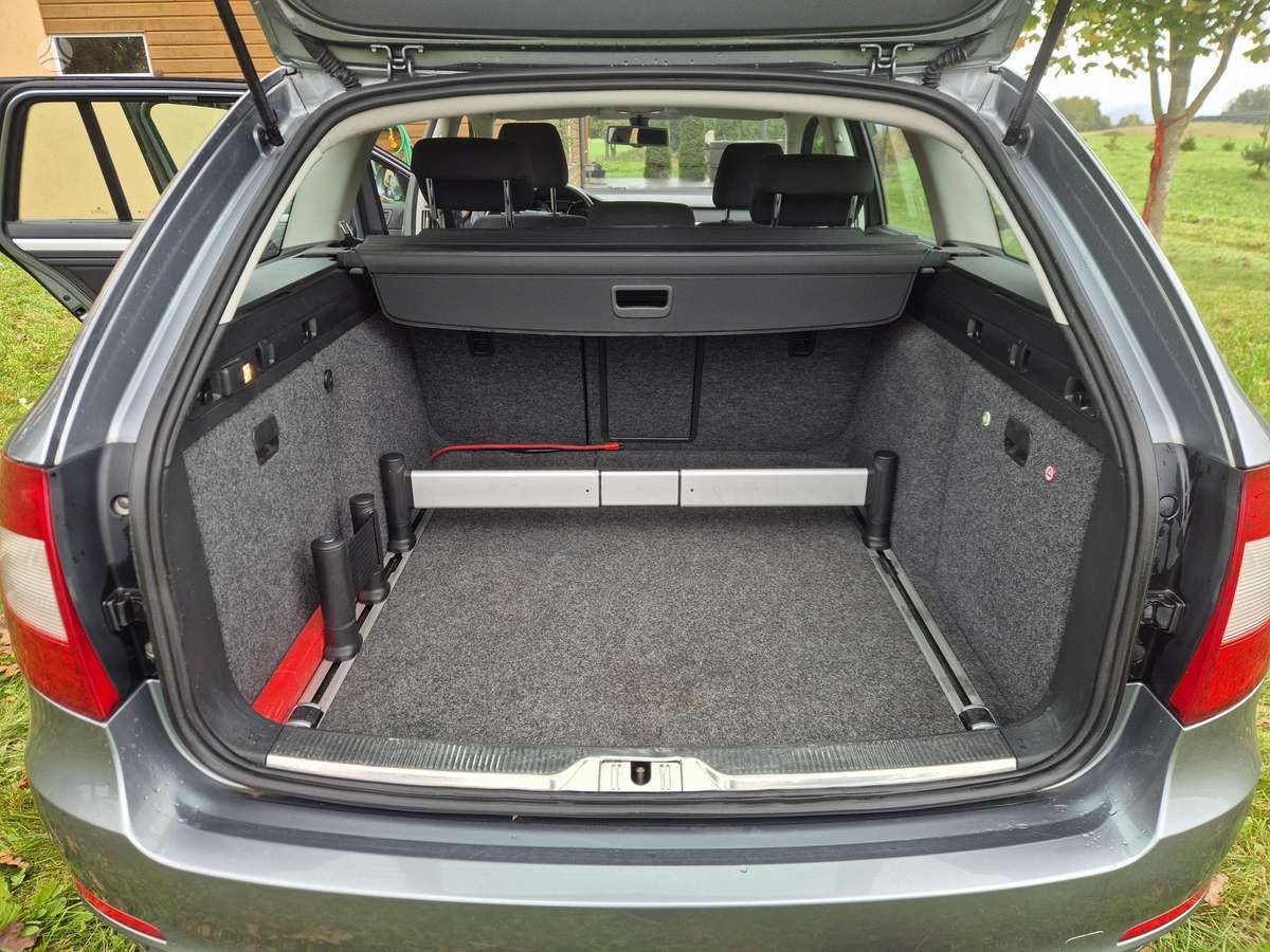 Skoda Superb 2011 — photo 10