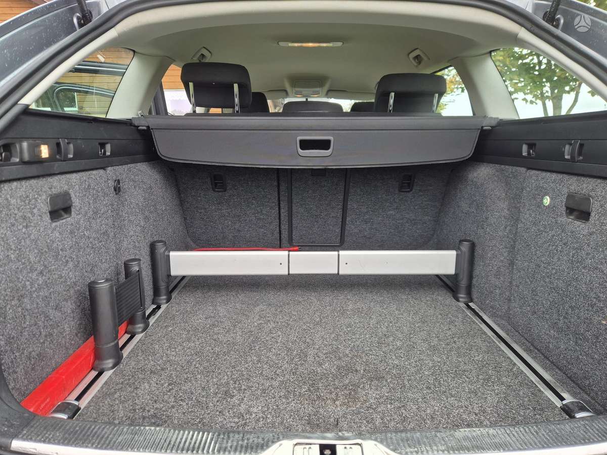 Skoda Superb 2011 — photo 11
