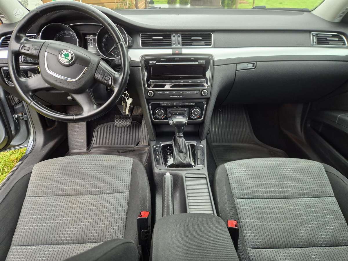 Skoda Superb 2011 — photo 13