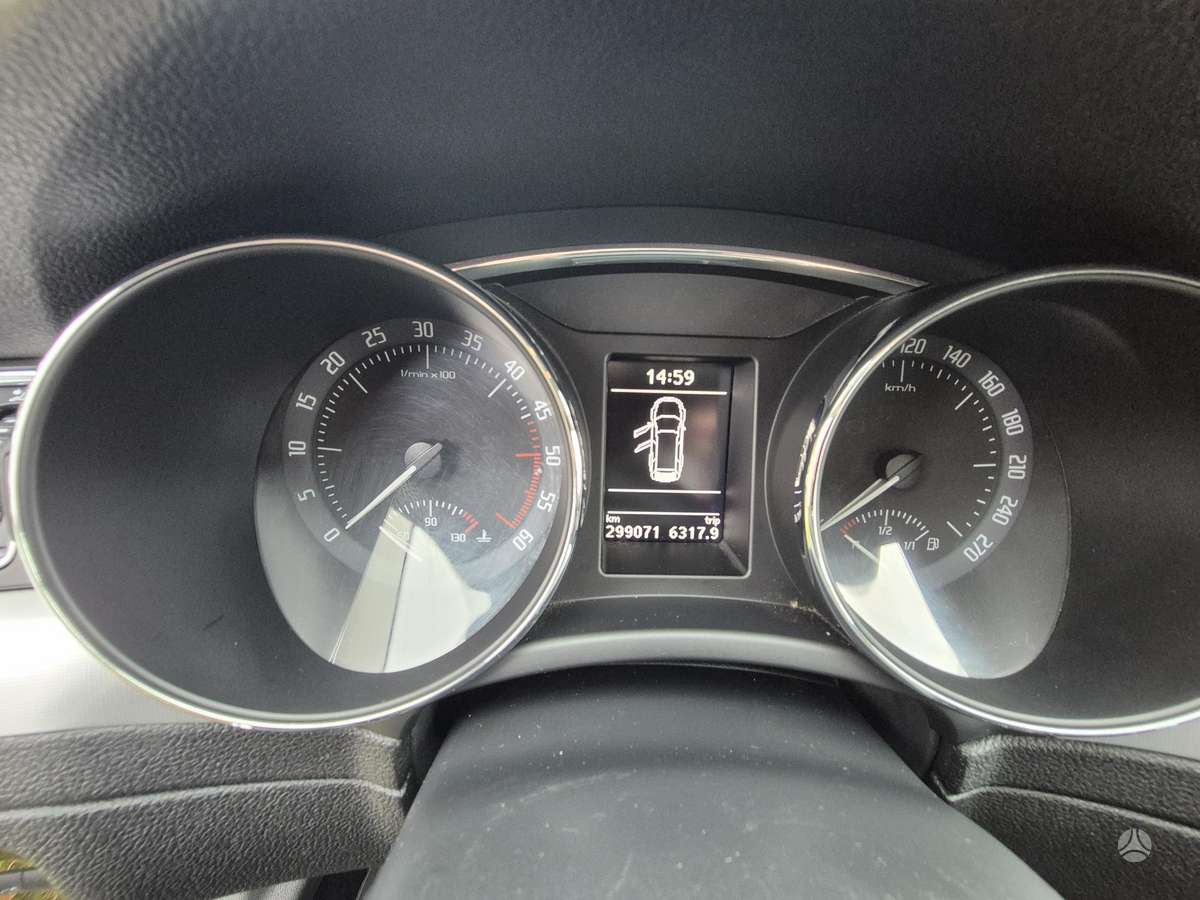Skoda Superb 2011 — photo 14