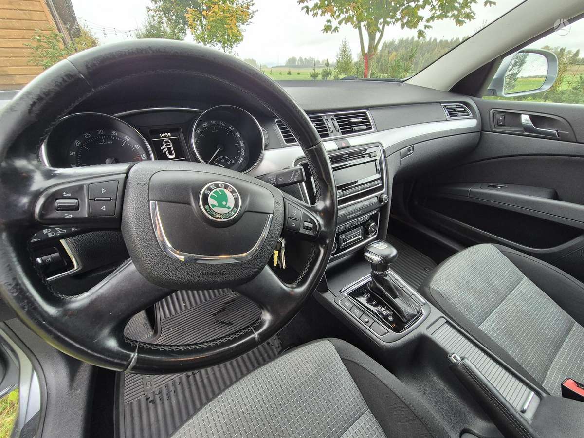 Skoda Superb 2011 — photo 15