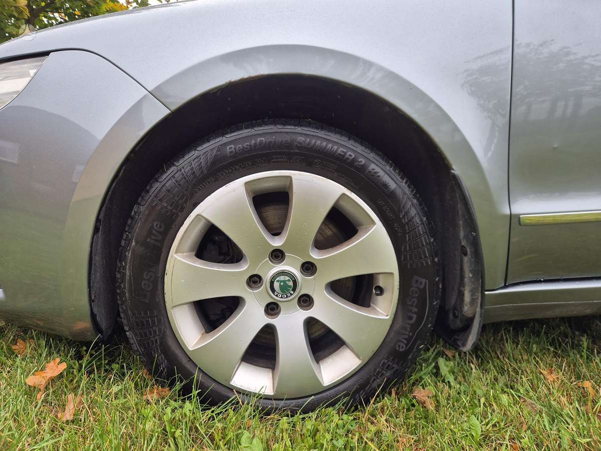 Skoda Superb 2011 — photo 18