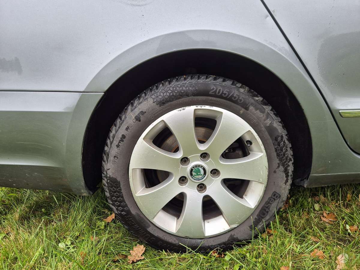 Skoda Superb 2011 — photo 22