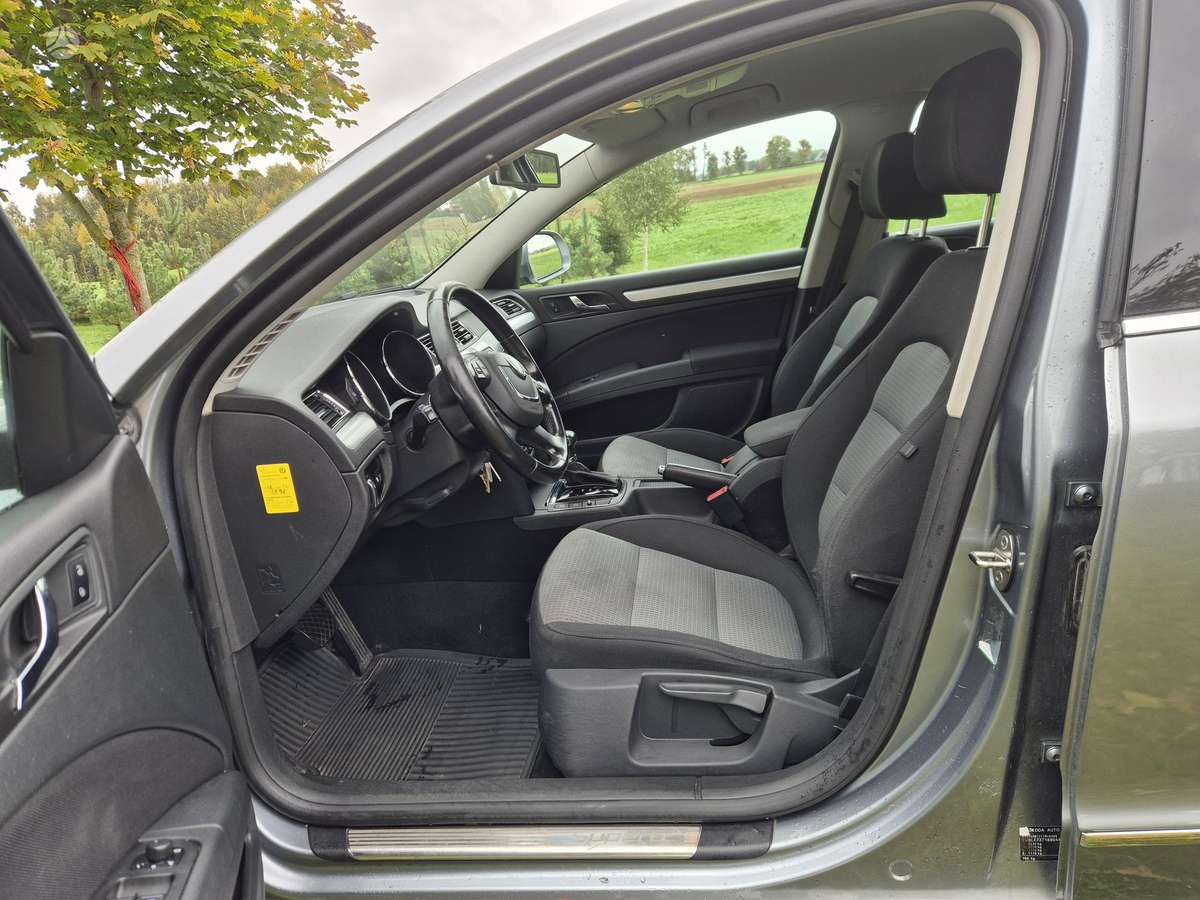 Skoda Superb 2011 — photo 8