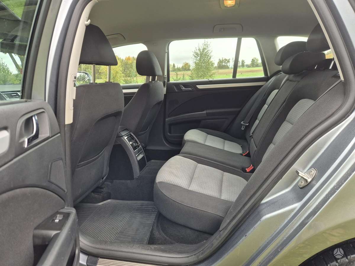 Skoda Superb 2011 — photo 9