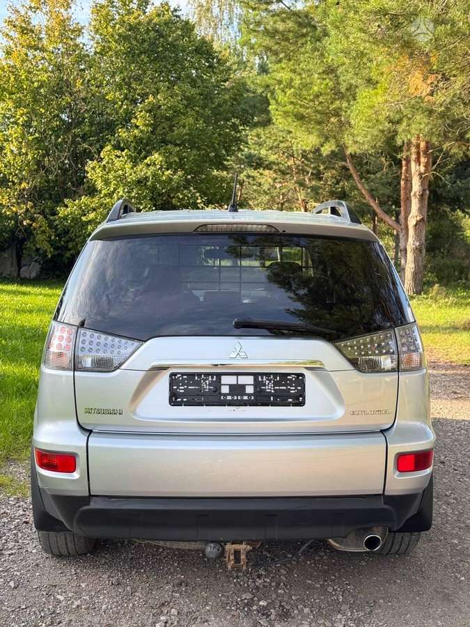 Mitsubishi Outlander 2011 — photo 11