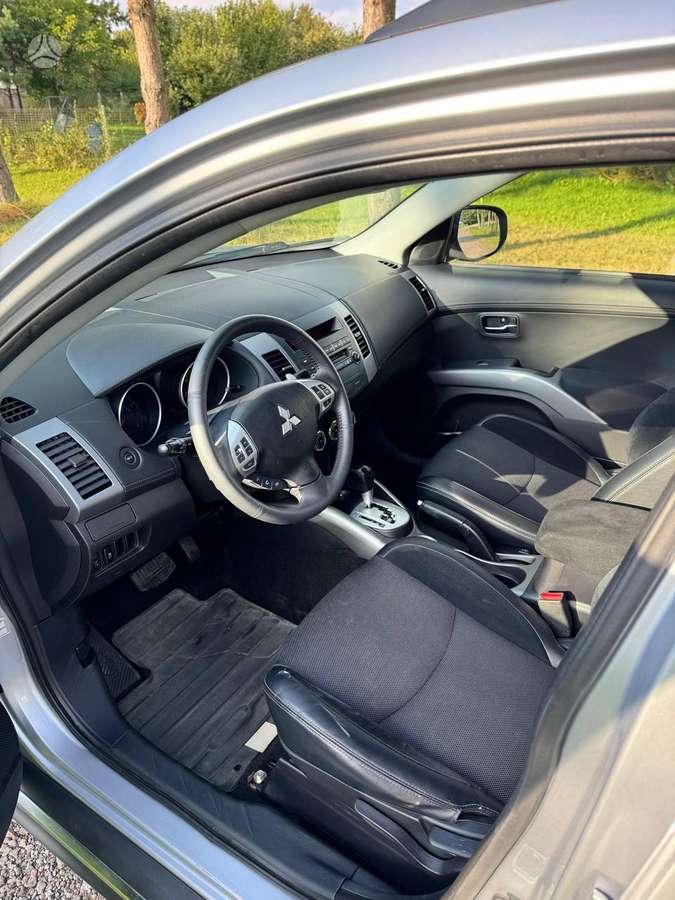 Mitsubishi Outlander 2011 — photo 16