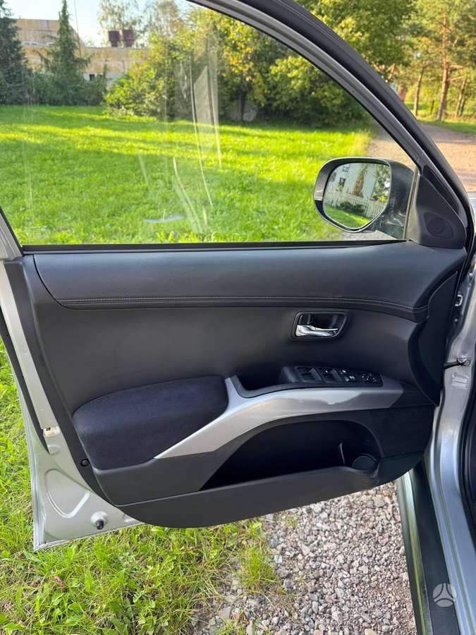 Mitsubishi Outlander 2011 — photo 17