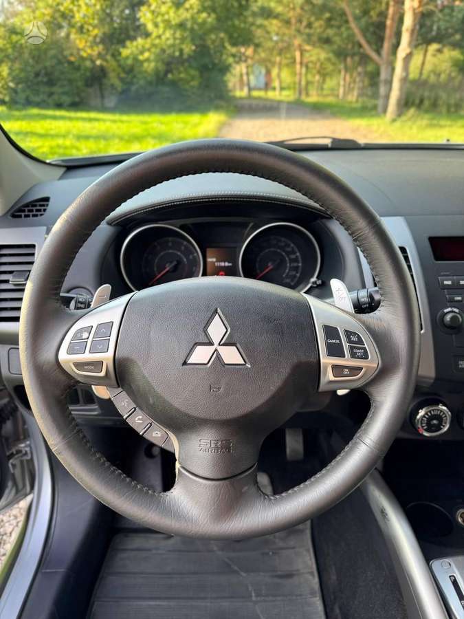 Mitsubishi Outlander 2011 — photo 19