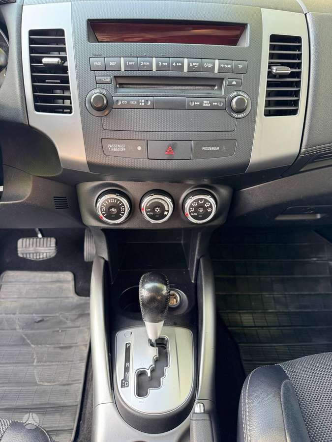 Mitsubishi Outlander 2011 — photo 20