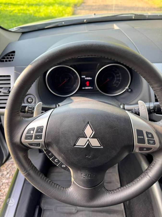 Mitsubishi Outlander 2011 — photo 23