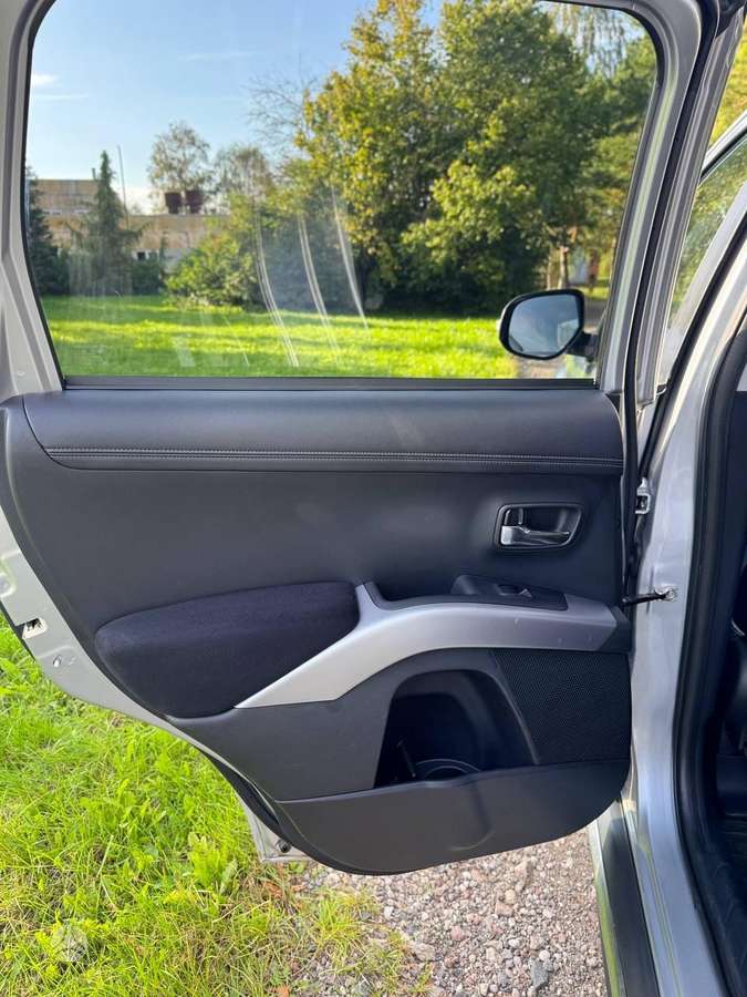 Mitsubishi Outlander 2011 — photo 24
