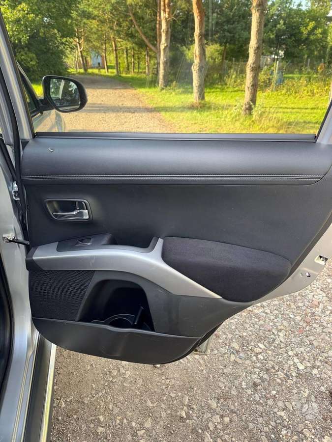 Mitsubishi Outlander 2011 — photo 29