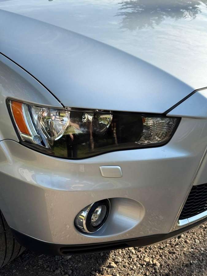 Mitsubishi Outlander 2011 — photo 5