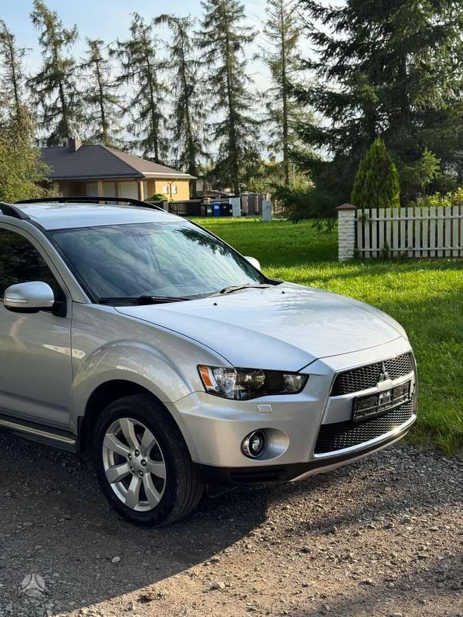 Mitsubishi Outlander 2011 — photo 8