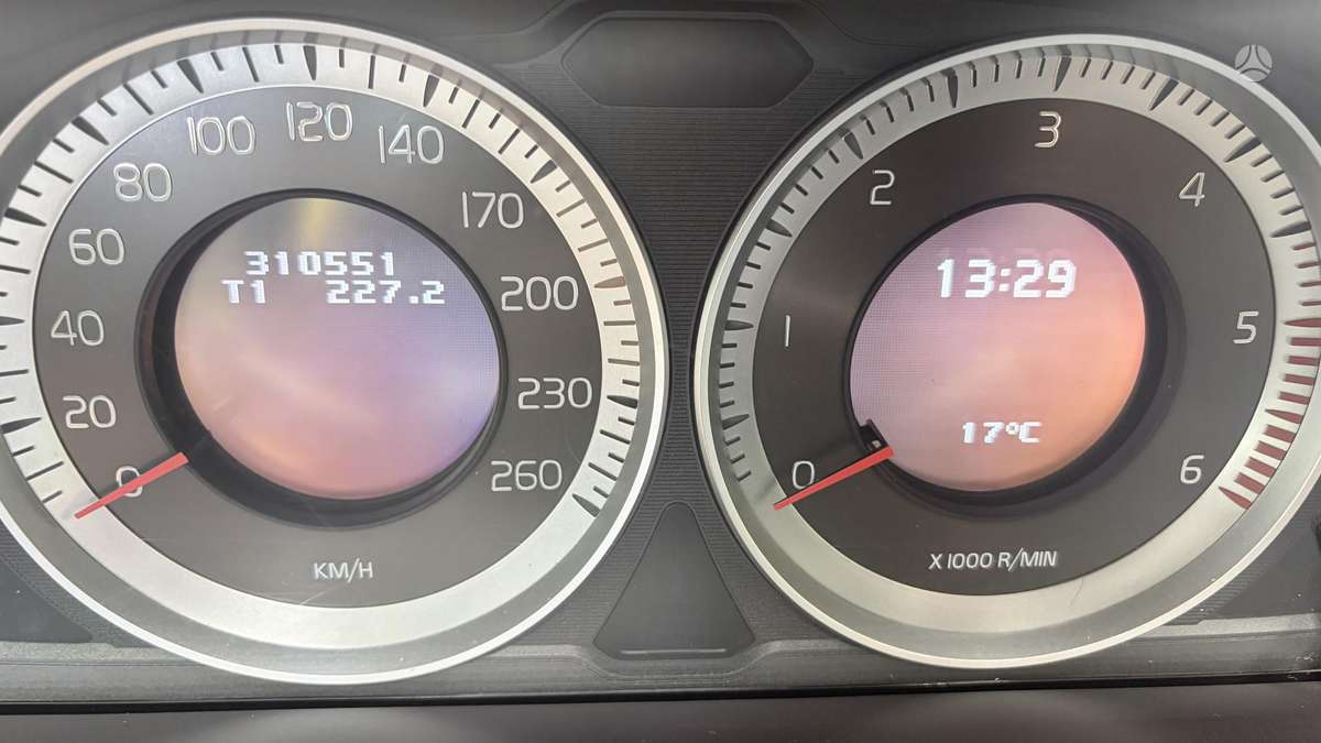 Volvo XC60 2012 — photo 11