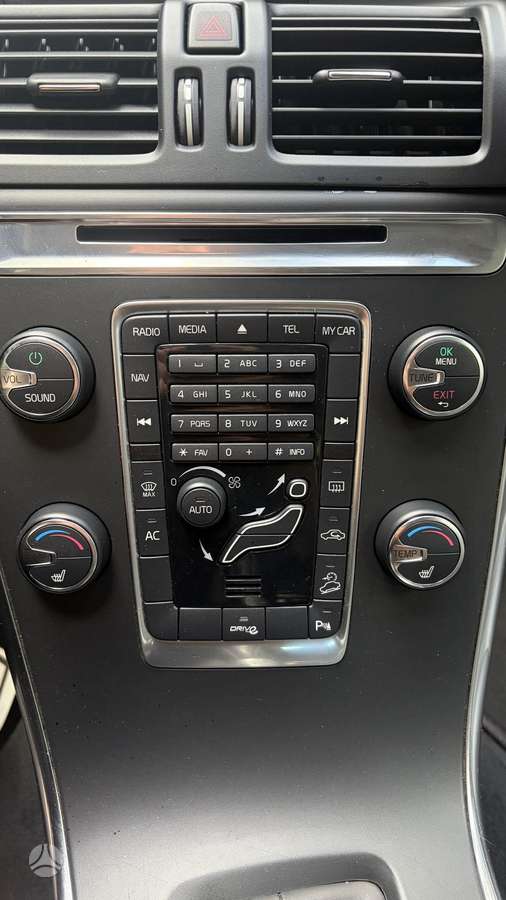 Volvo XC60 2012 — photo 13