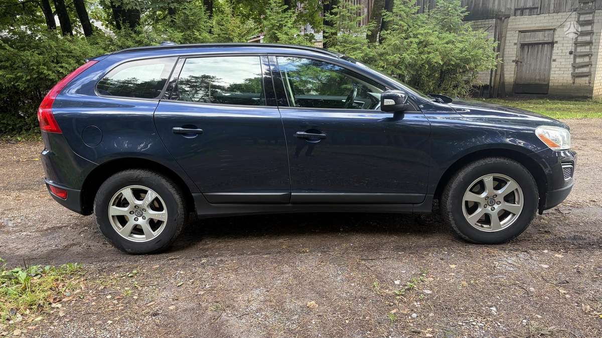 Volvo XC60 2012 — rear view