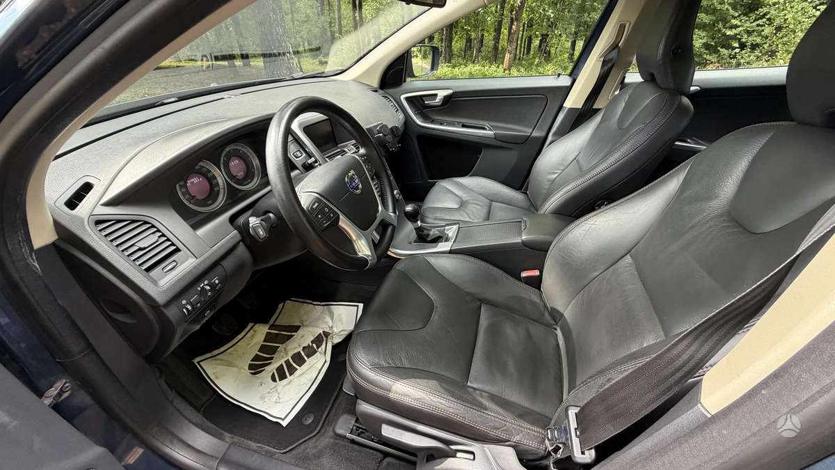 Volvo XC60 2012 — photo 8