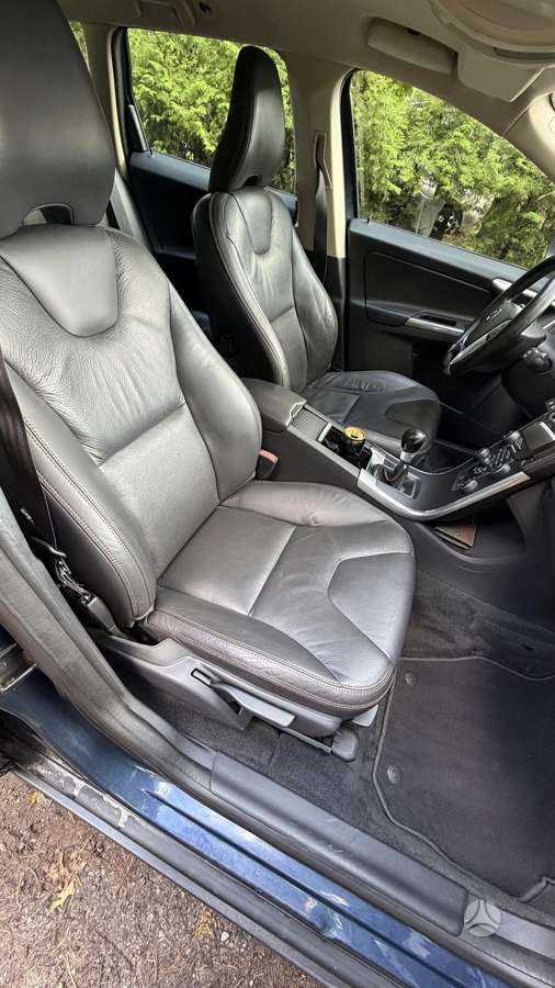 Volvo XC60 2012 — photo 9