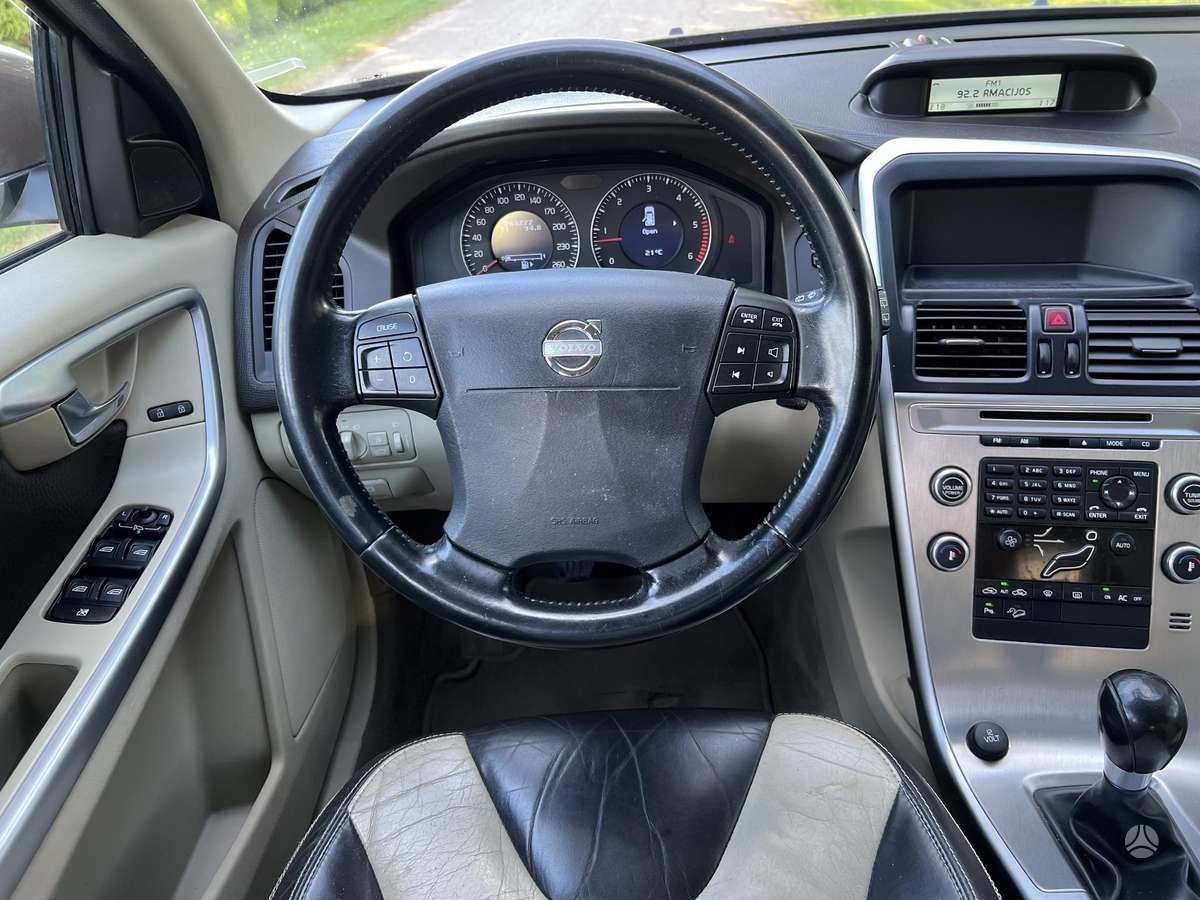Volvo XC60 2009 — photo 14
