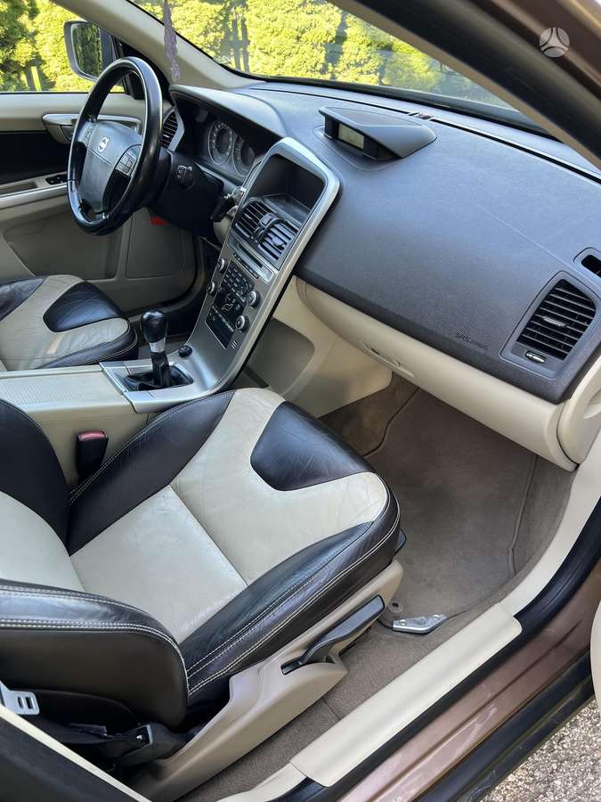 Volvo XC60 2009 — photo 15