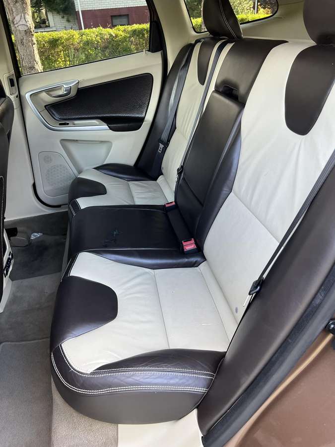 Volvo XC60 2009 — photo 16