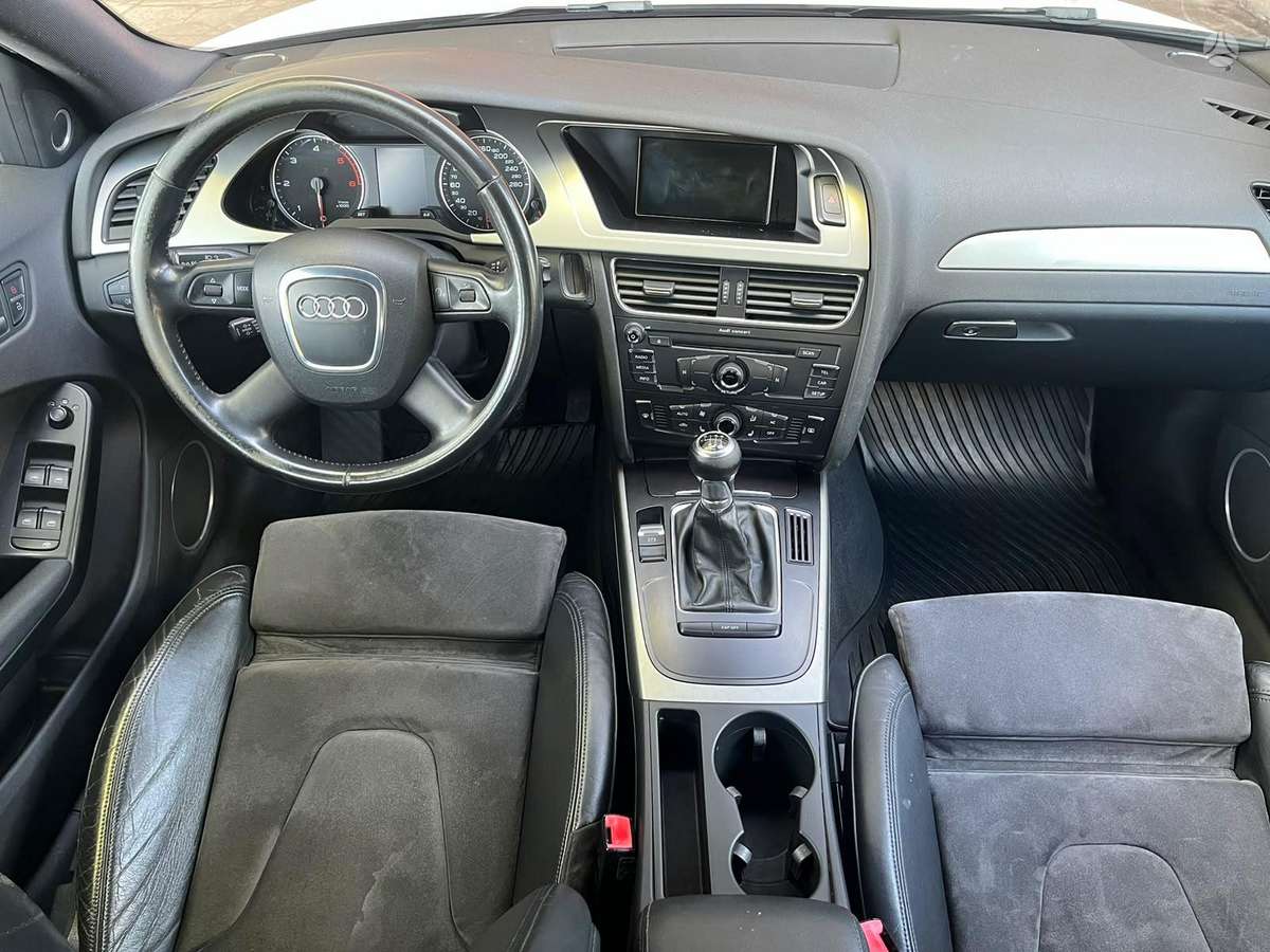Audi A4 2009 — photo 7