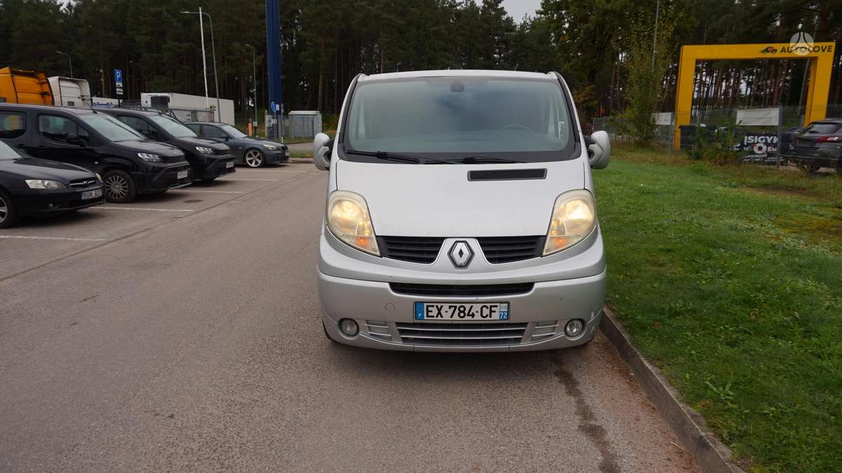 Renault Trafic 2007 — rear view