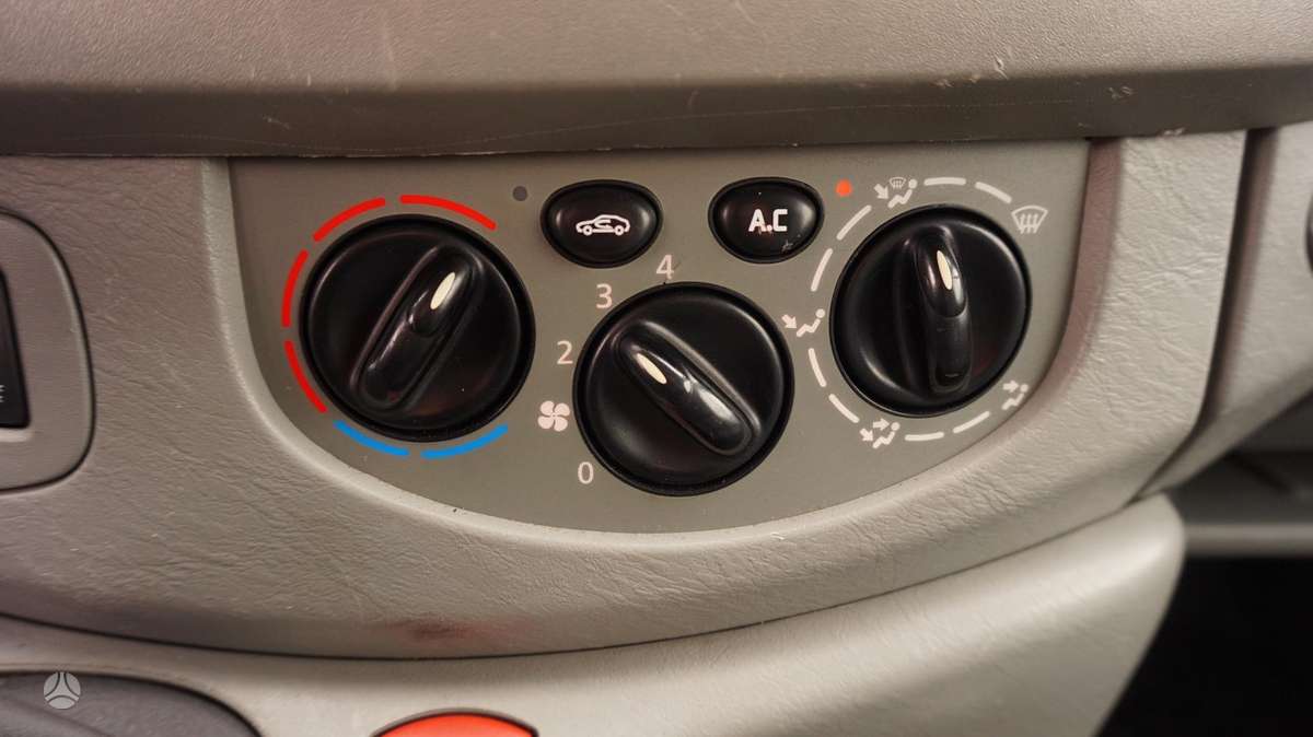 Renault Trafic 2007 — photo 21