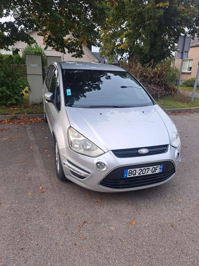 Ford S-MAX 2011 — rear view