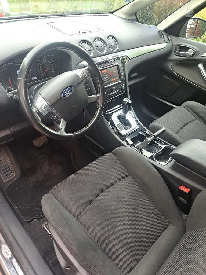 Ford S-MAX 2011 — photo 9