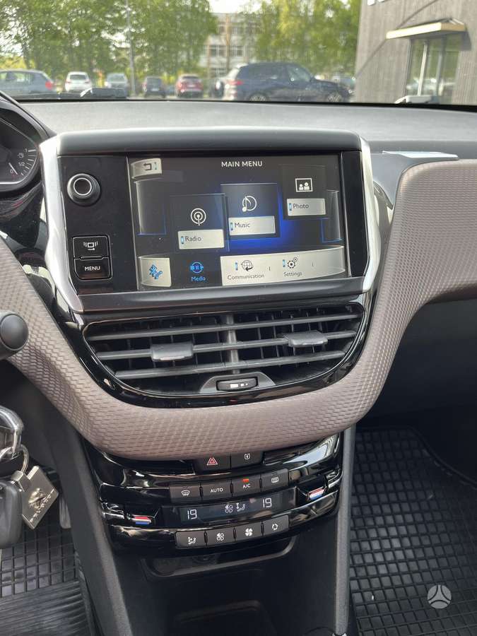 Peugeot 2008 2014 — photo 10