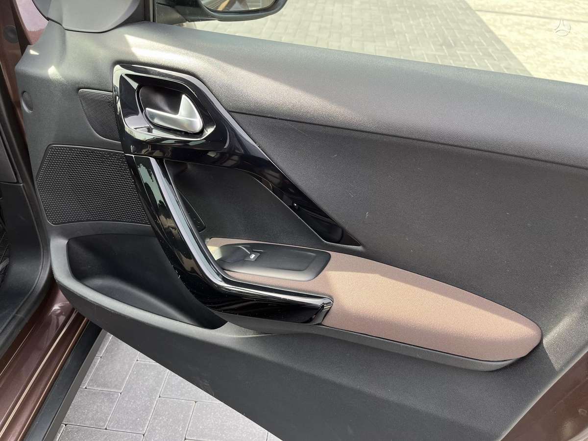 Peugeot 2008 2014 — photo 16
