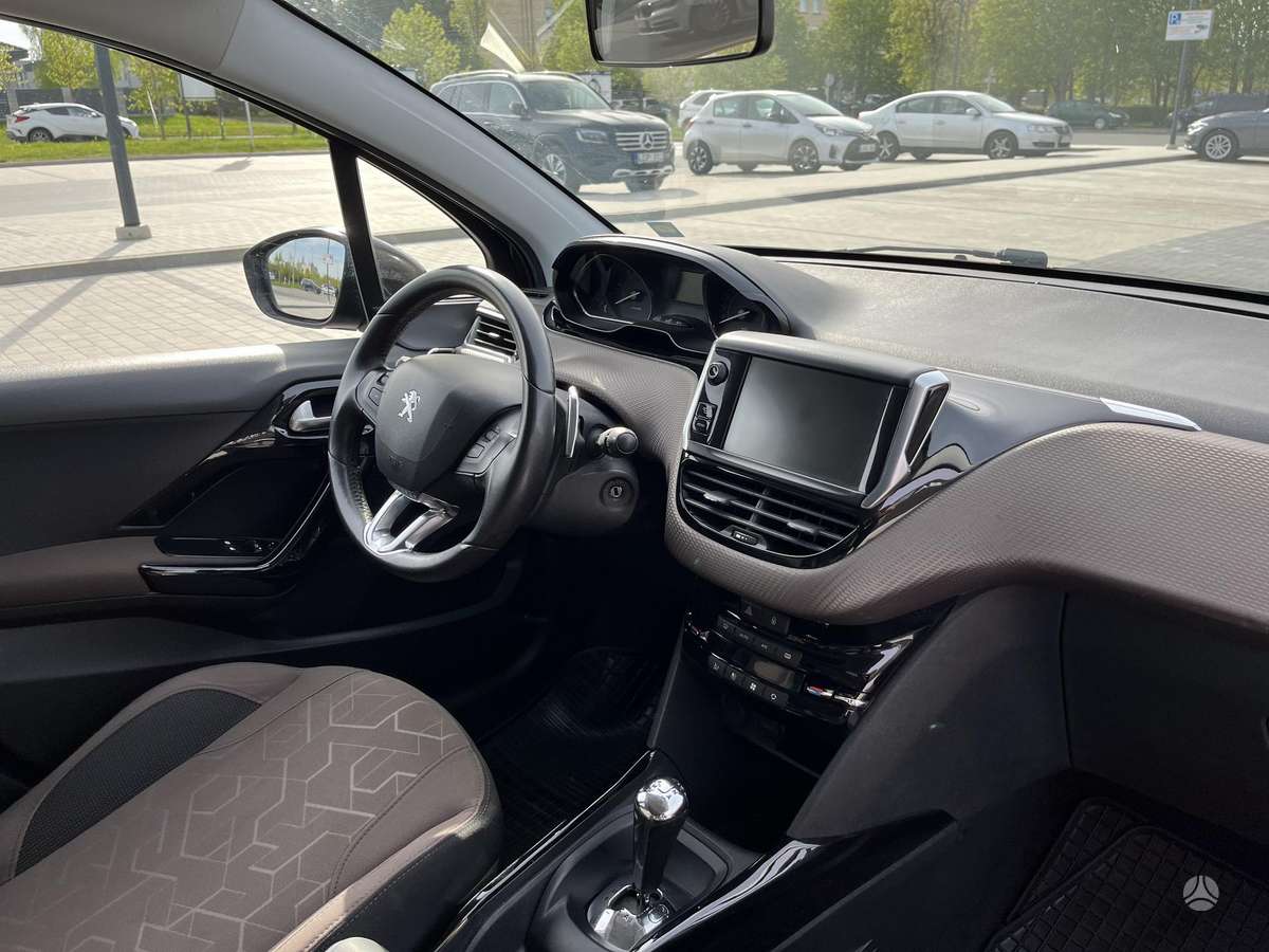 Peugeot 2008 2014 — photo 18