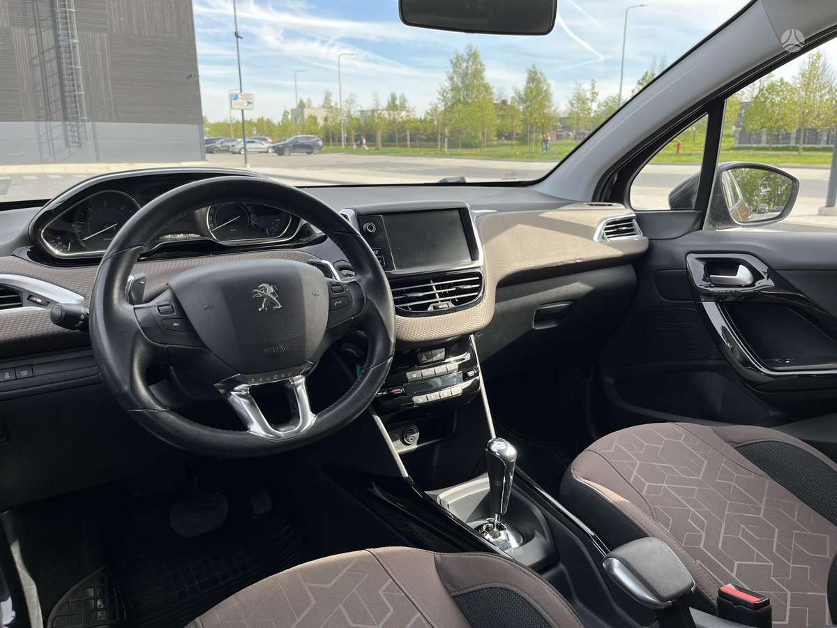 Peugeot 2008 2014 — photo 9