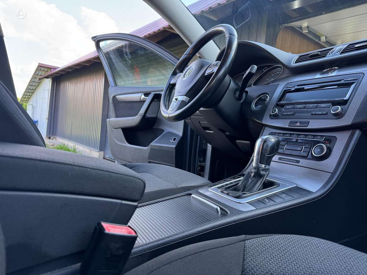 Volkswagen Passat 2012 — photo 16