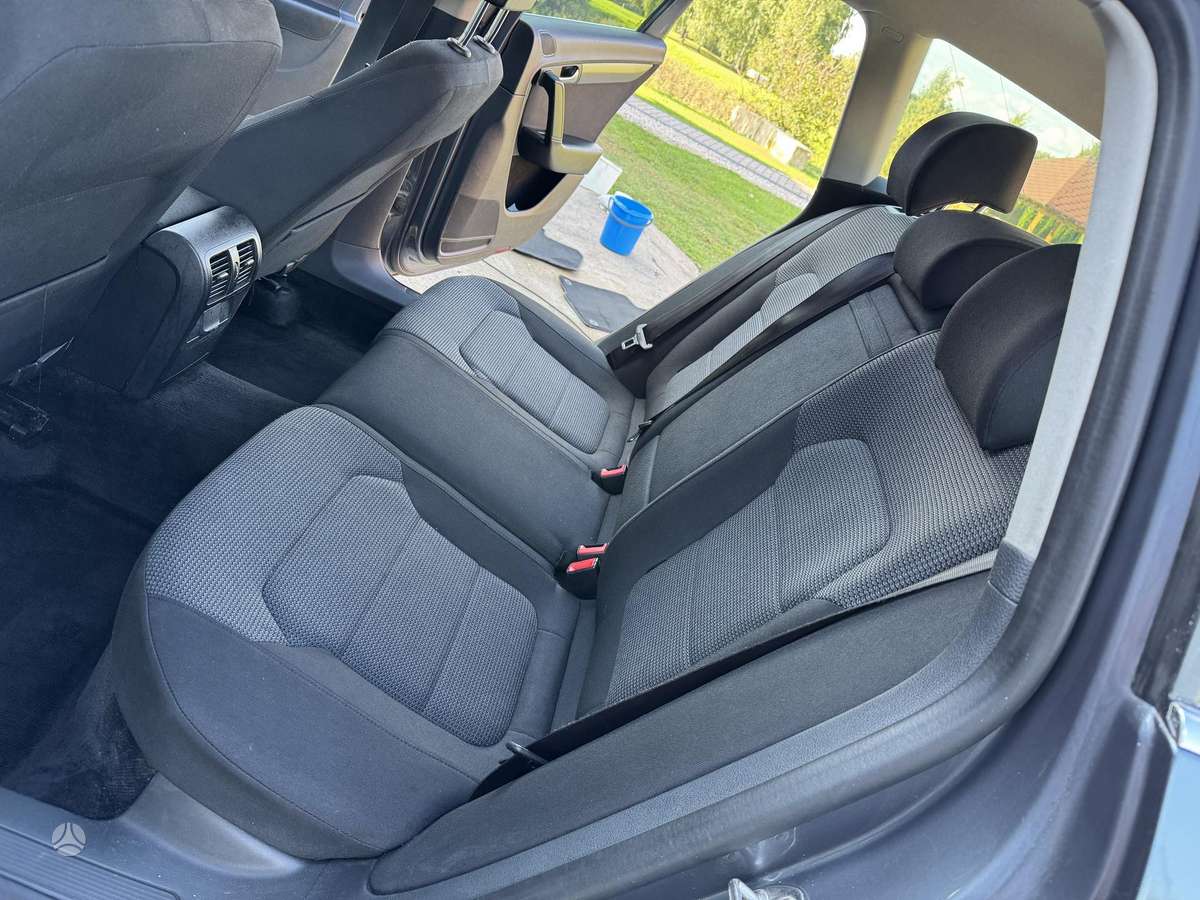 Volkswagen Passat 2012 — photo 18