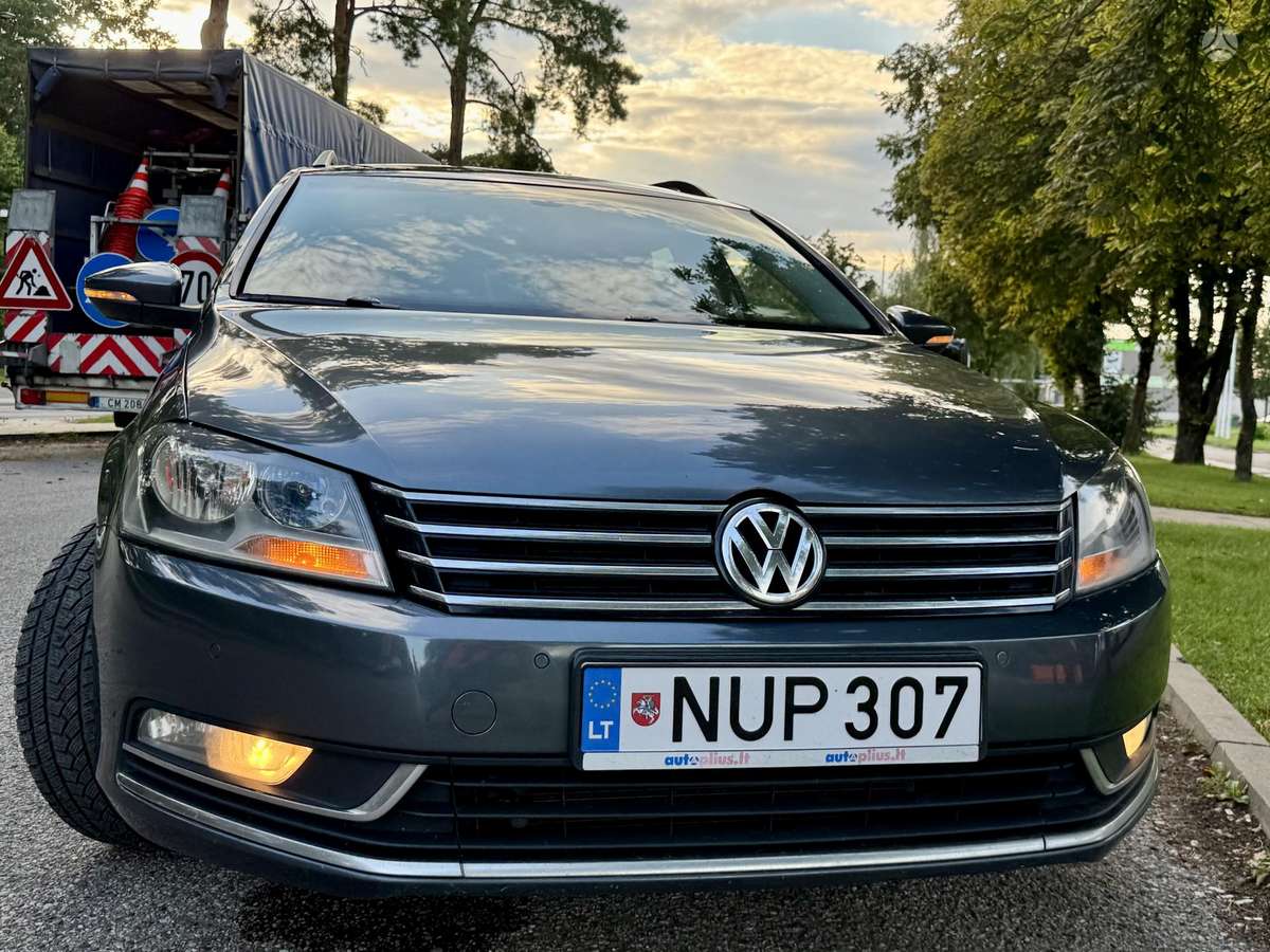 Volkswagen Passat 2012 — photo 32