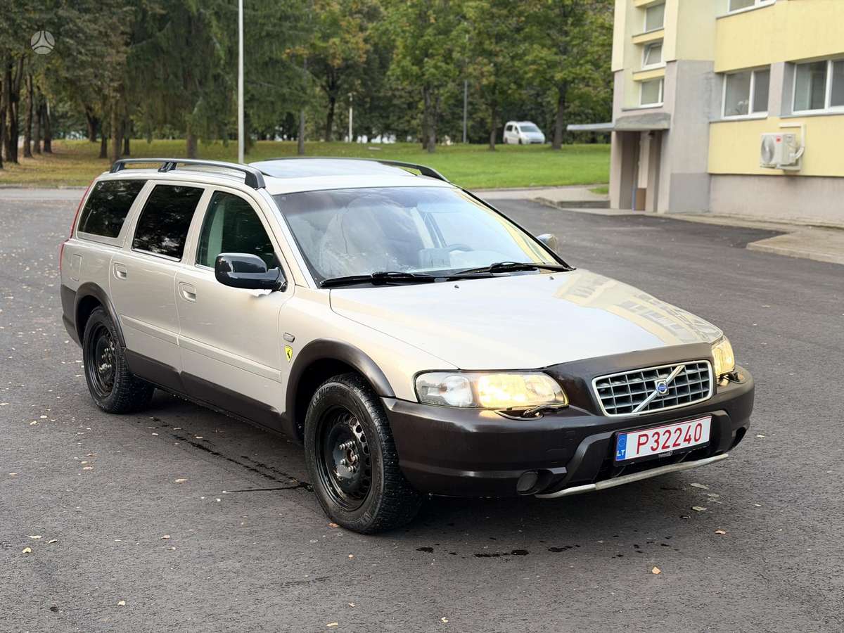 Volvo XC70 2004 — interior
